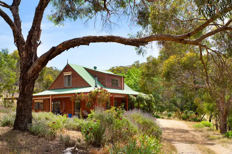 62 Davies Lane, Maldon VIC 3463