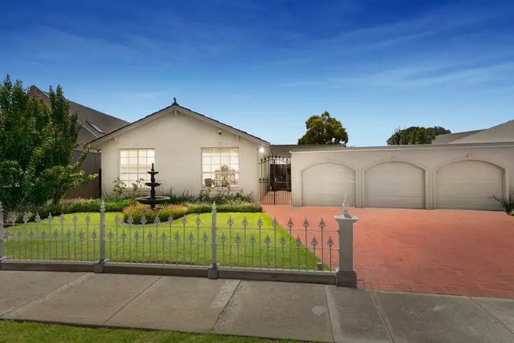 238 Burrowye Crescent, Keilor VIC 3036