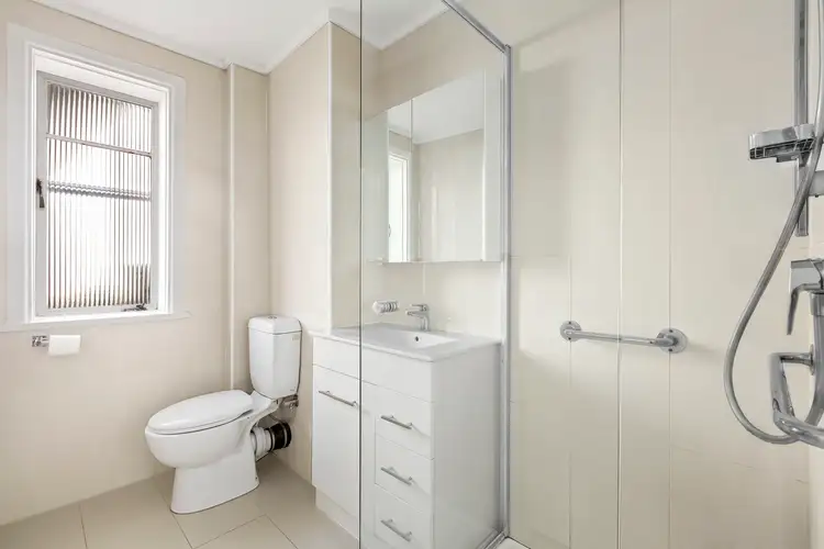 Fifth view of Homely apartment listing, 2/3 Tahara Road, Toorak VIC 3142