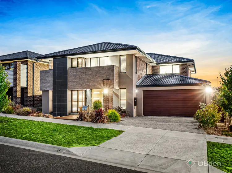 8 Flagstaff Crescent, Clyde North VIC 3978