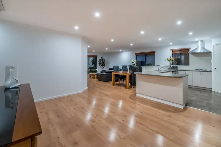 6 Landsdale Road, Darch WA 6065