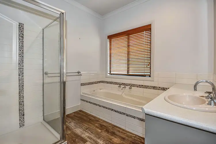 Sixth view of Homely house listing, 2 Kims Close, Ararat VIC 3377
