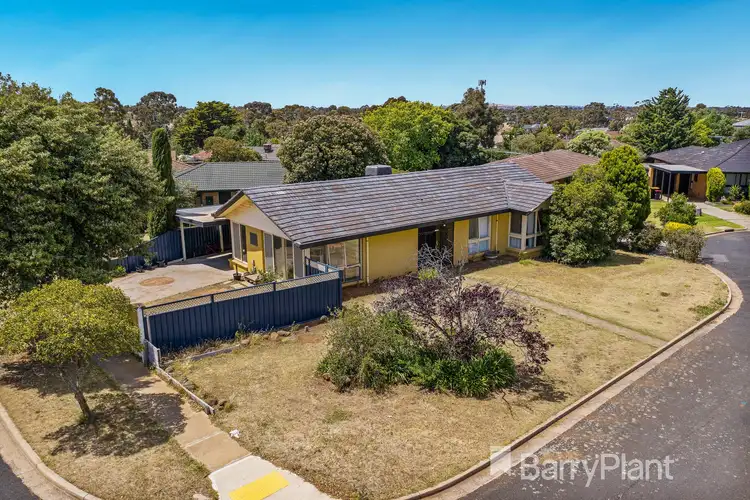 9 Lancaster Way, Melton West VIC 3337