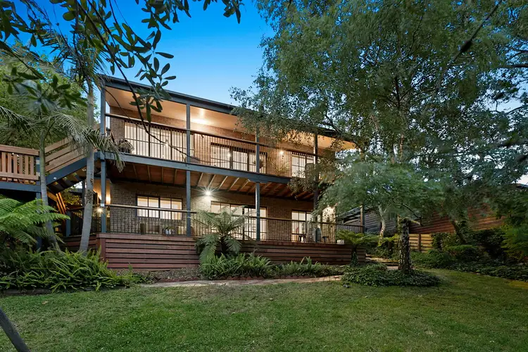 10 Quinns Parade, Mount Eliza VIC 3930