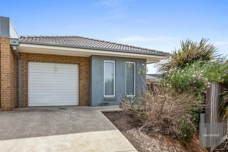 4/11-15 Silverdale Drive, Darley VIC 3340