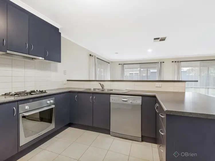 Fifth view of Homely house listing, 2 Gum Place, Pakenham VIC 3810