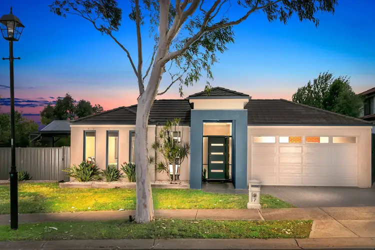 7 Gill Place, Caroline Springs VIC 3023