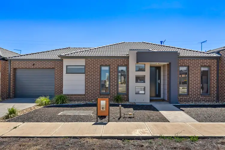 2/15 Jardine (2 Portofino Crescent) Drive, Fraser Rise VIC 3336