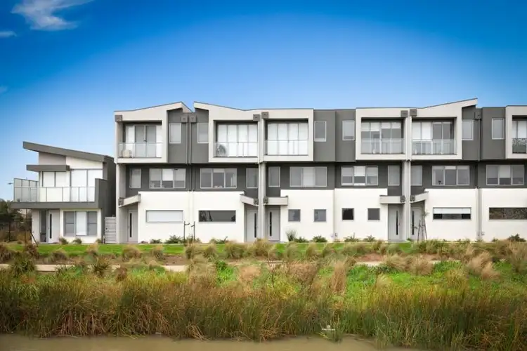 Main view of Homely townhouse listing, 32 Topal Drive, Officer VIC 3809
