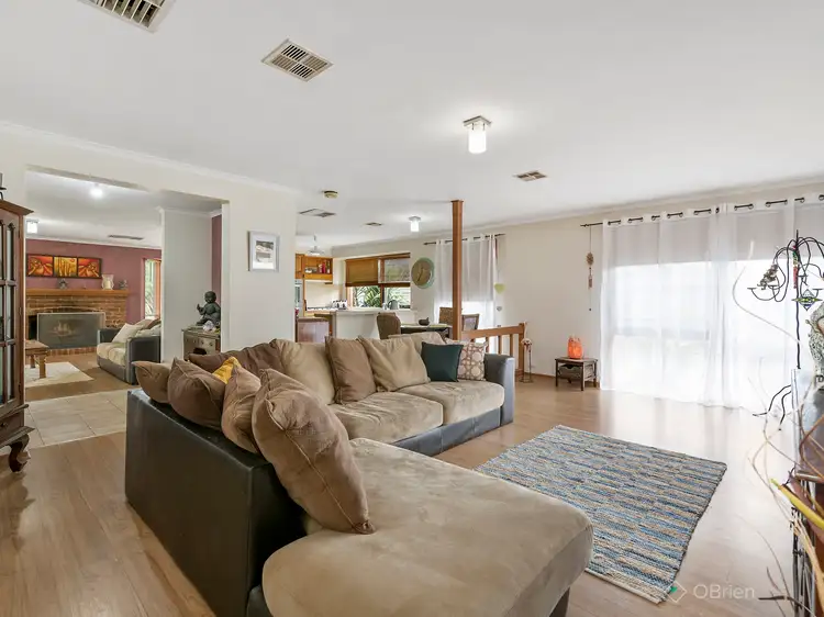 1 Courtenay Avenue, Cranbourne North VIC 3977