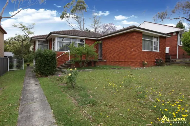 15 Samoa Avenue, Picnic Point NSW 2213