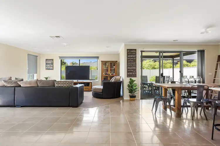 Fourth view of Homely house listing, 2 Cobb Court, Kangaroo Flat VIC 3555