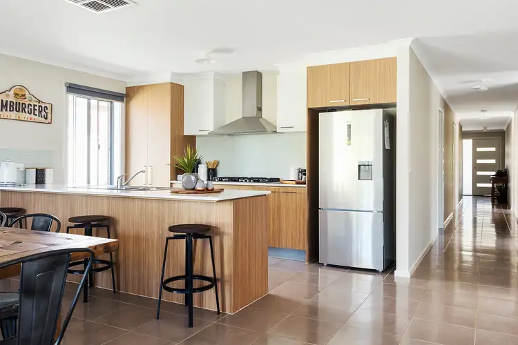 Fifth view of Homely house listing, 2 Cobb Court, Kangaroo Flat VIC 3555