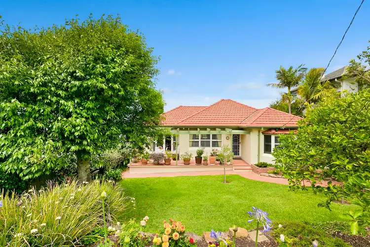 27 Ponsonby Parade, Seaforth NSW 2092