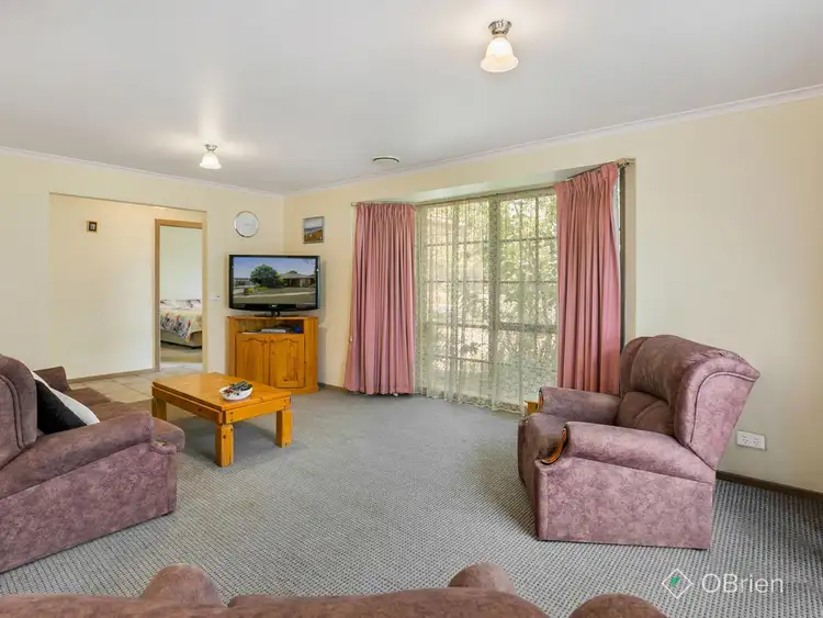 Fifth view of Homely house listing, 8 Burberry Court, Carrum Downs VIC 3201