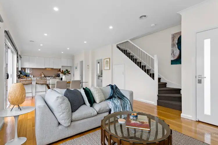 2/62 Rathcown Road, Reservoir VIC 3073