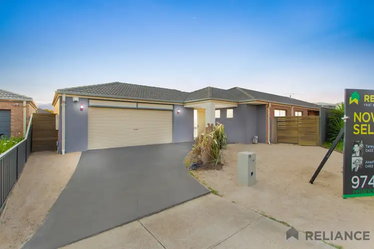 15 Maclarens Close, Manor Lakes VIC 3024