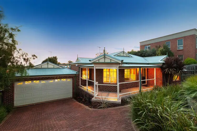 15 Leigh Road, Highton VIC 3216