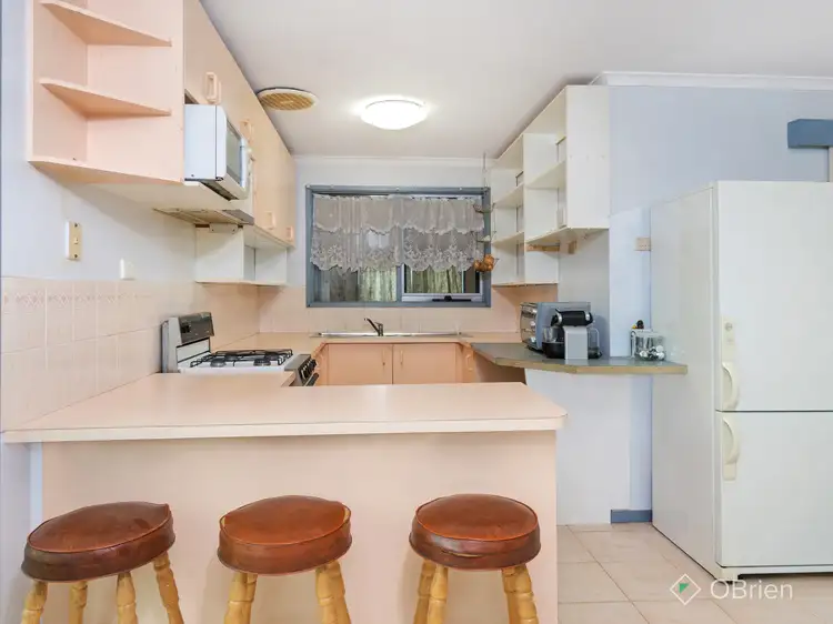 Fifth view of Homely house listing, 4 Caterina Place, Carrum Downs VIC 3201