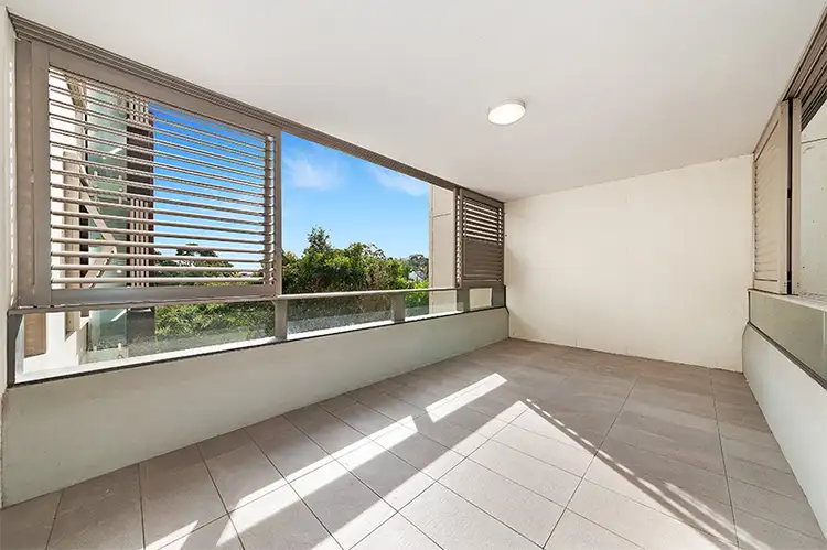 5211/8 Alexandra Drive