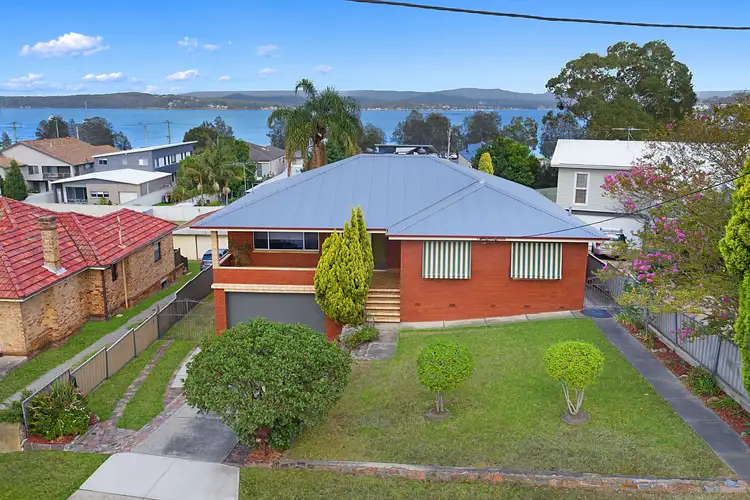 25 Jones Avenue, Warners Bay NSW 2282
