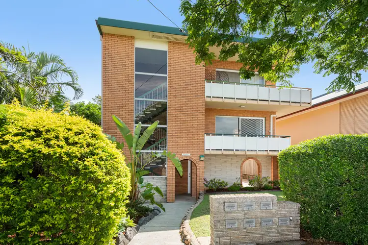 1/9 Robertson Avenue, Greenslopes QLD 4120