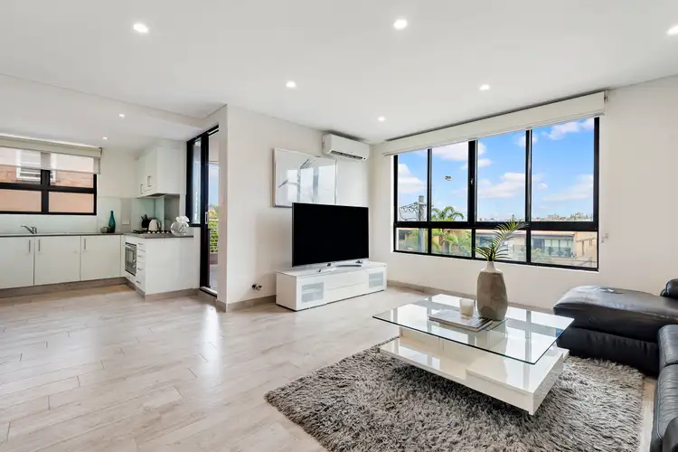 Main view of Homely apartment listing, 2/89 Queenscliff Road, Queenscliff NSW 2096