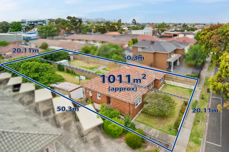 8 O'shannassy Street, Essendon North VIC 3041