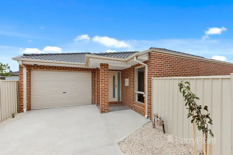 2/7 Burns Avenue, St Albans VIC 3021