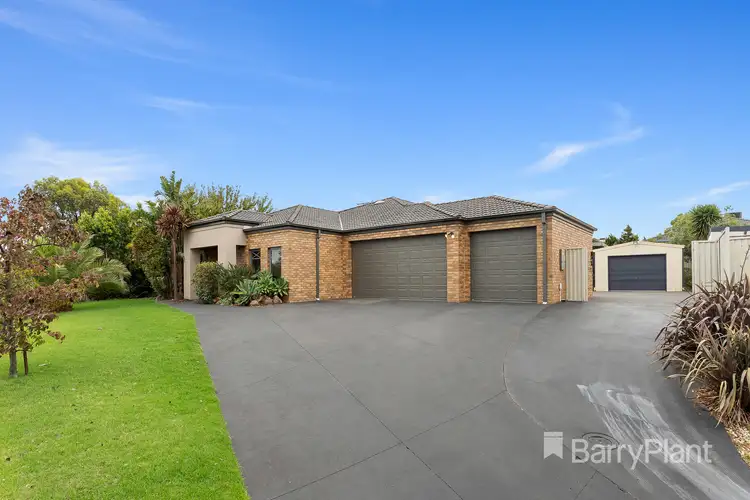 2 Ivanhoe Dene, Cranbourne East VIC 3977