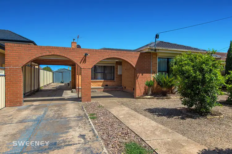 19 Lois Street, St Albans VIC 3021