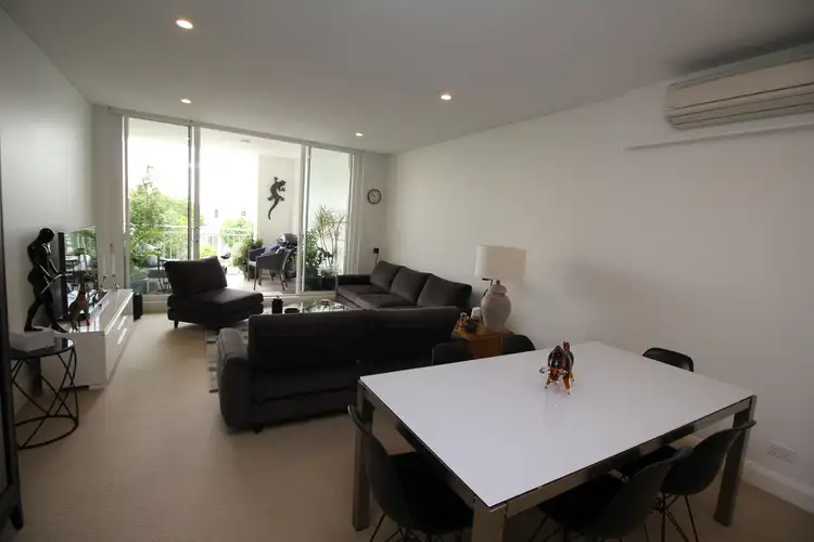 207/58 Peninsula Drive