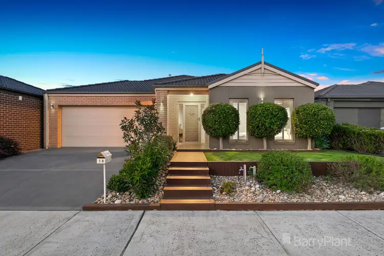 18 Rosella Avenue, Pakenham VIC 3810
