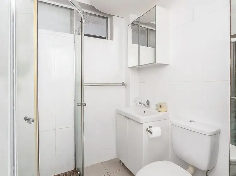 Fourth view of Homely apartment listing, 2/16 Wyadra Avenue, Freshwater NSW 2096