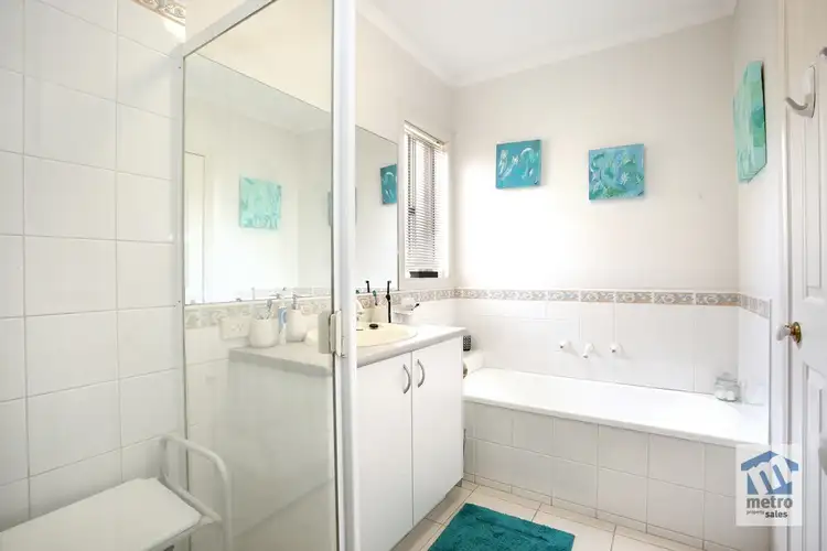 Sixth view of Homely house listing, 2 Parry Court, Carrum Downs VIC 3201