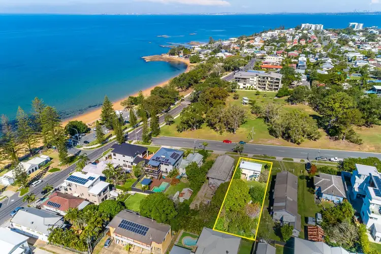 8 King Street, Woody Point QLD 4019