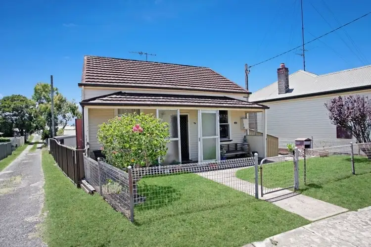 42 King Street, Stockton NSW 2295