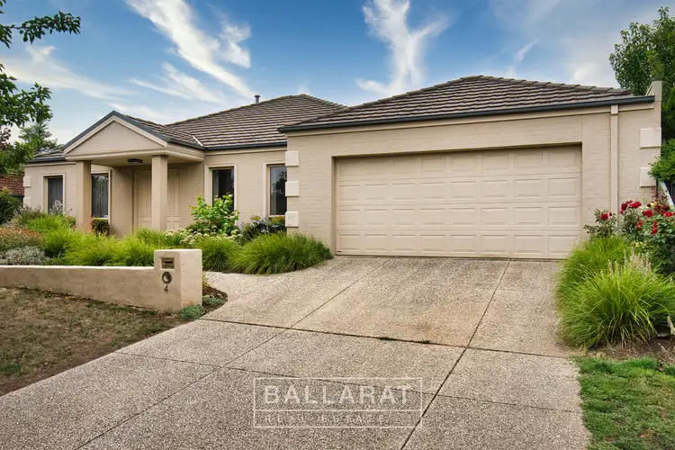 4 St Swindons Avenue, Lake Gardens VIC 3355