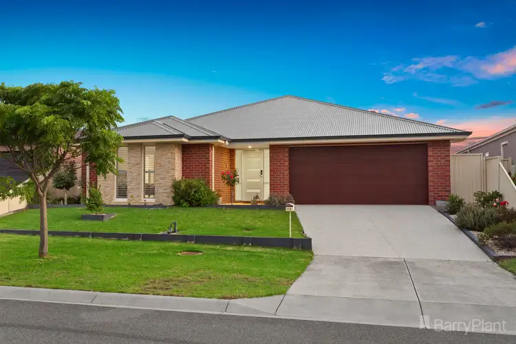 112 Blue Horizons Way, Pakenham VIC 3810