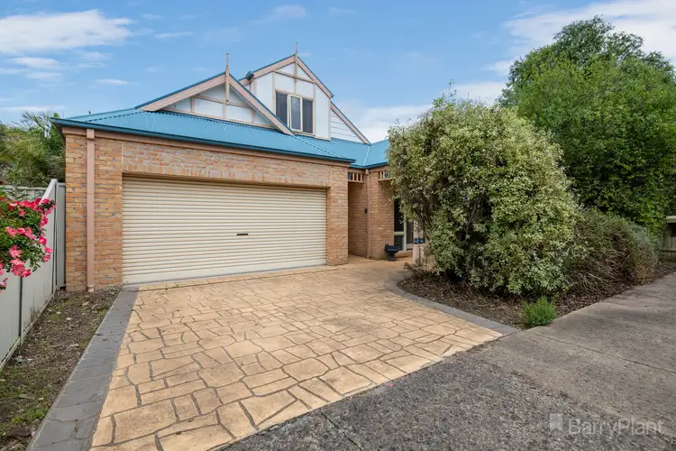 41 Oaklands Way, Pakenham VIC 3810