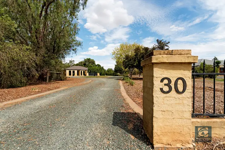 30 Village Court, Echuca VIC 3564