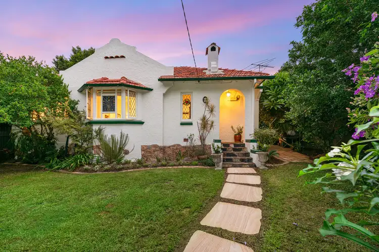 21 Curlewis Street, Holland Park West QLD 4121