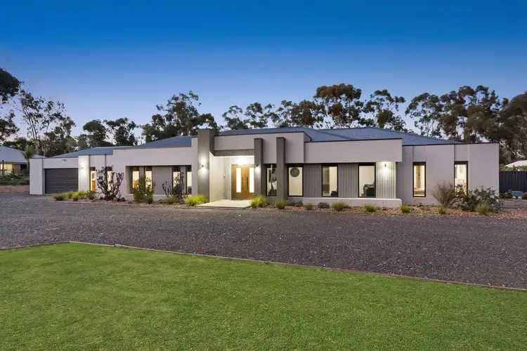 1 Cockateal Close, Junortoun VIC 3551