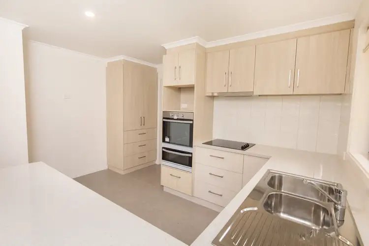 Fifth view of Homely house listing, 10 Ramsay Court, Red Cliffs VIC 3496