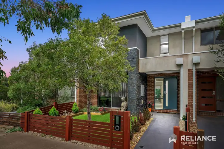 8 Swanview Walk, Point Cook VIC 3030