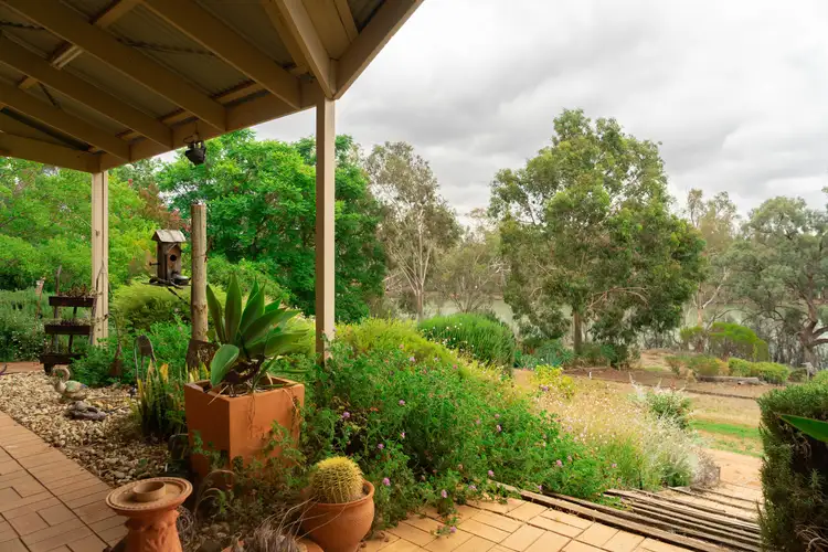5 Hunt Drive, Robinvale VIC 3549