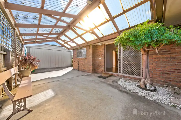 33 Simon Drive, Pakenham VIC 3810