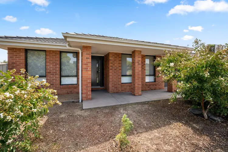 2 Brookfield Mews, Lavington NSW 2641