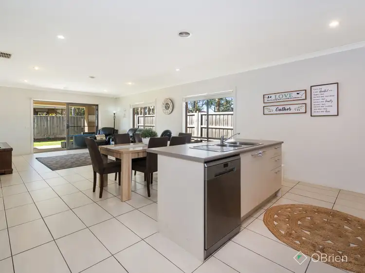 5 Yarra Place, Sandhurst VIC 3977