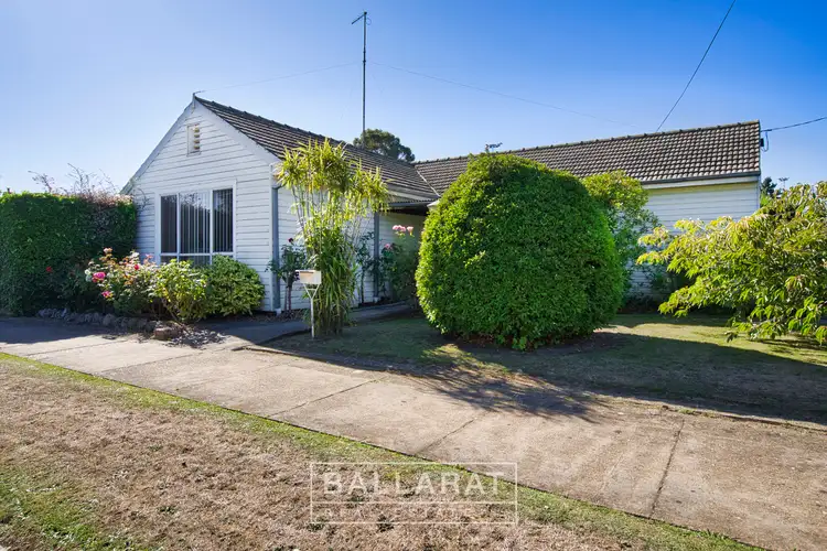 27 Essex Street, Wendouree VIC 3355